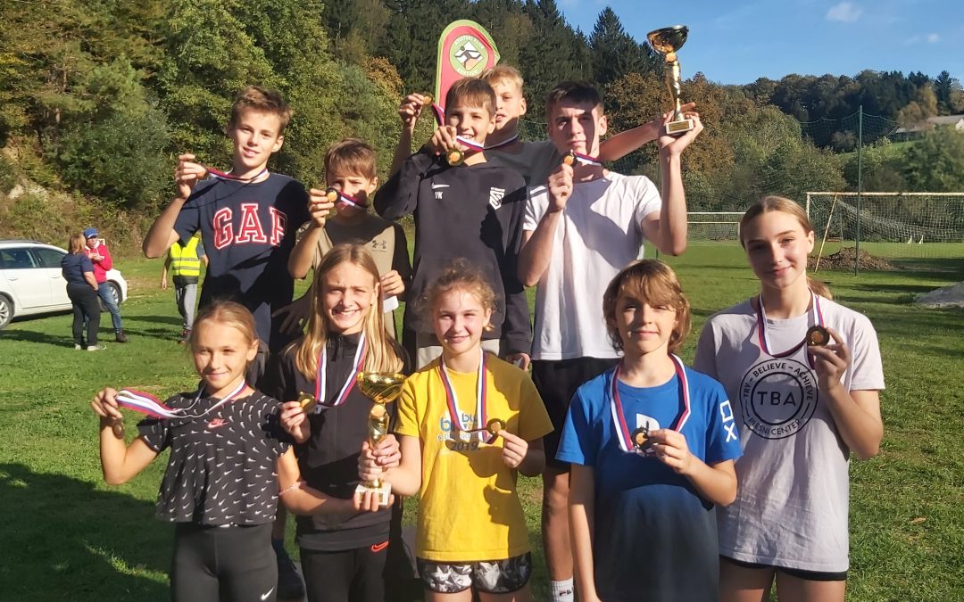 V krosu 11 medalj in obe ekipni zmagi