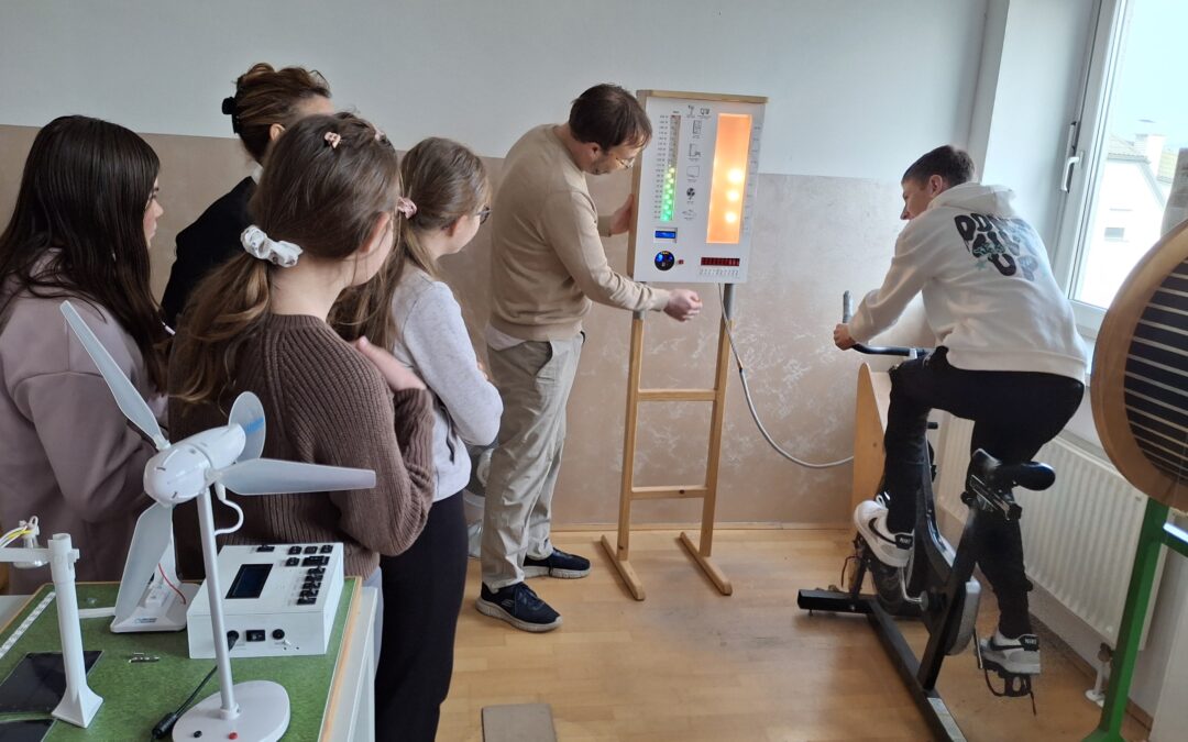 Učenci NIS3 v Centru eksperimentov Maribor